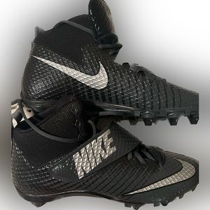 NWOT lunarbeast pro football Men’s cleats